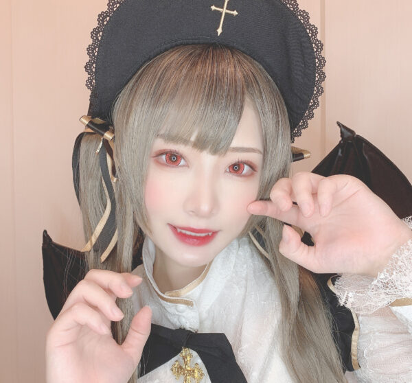 美女コスプレイヤー・すみれおじさんがSNS運用を担うヴァンパイア株式会社のSNSコンサルタント育成プロジェクトの候補生に抜擢！