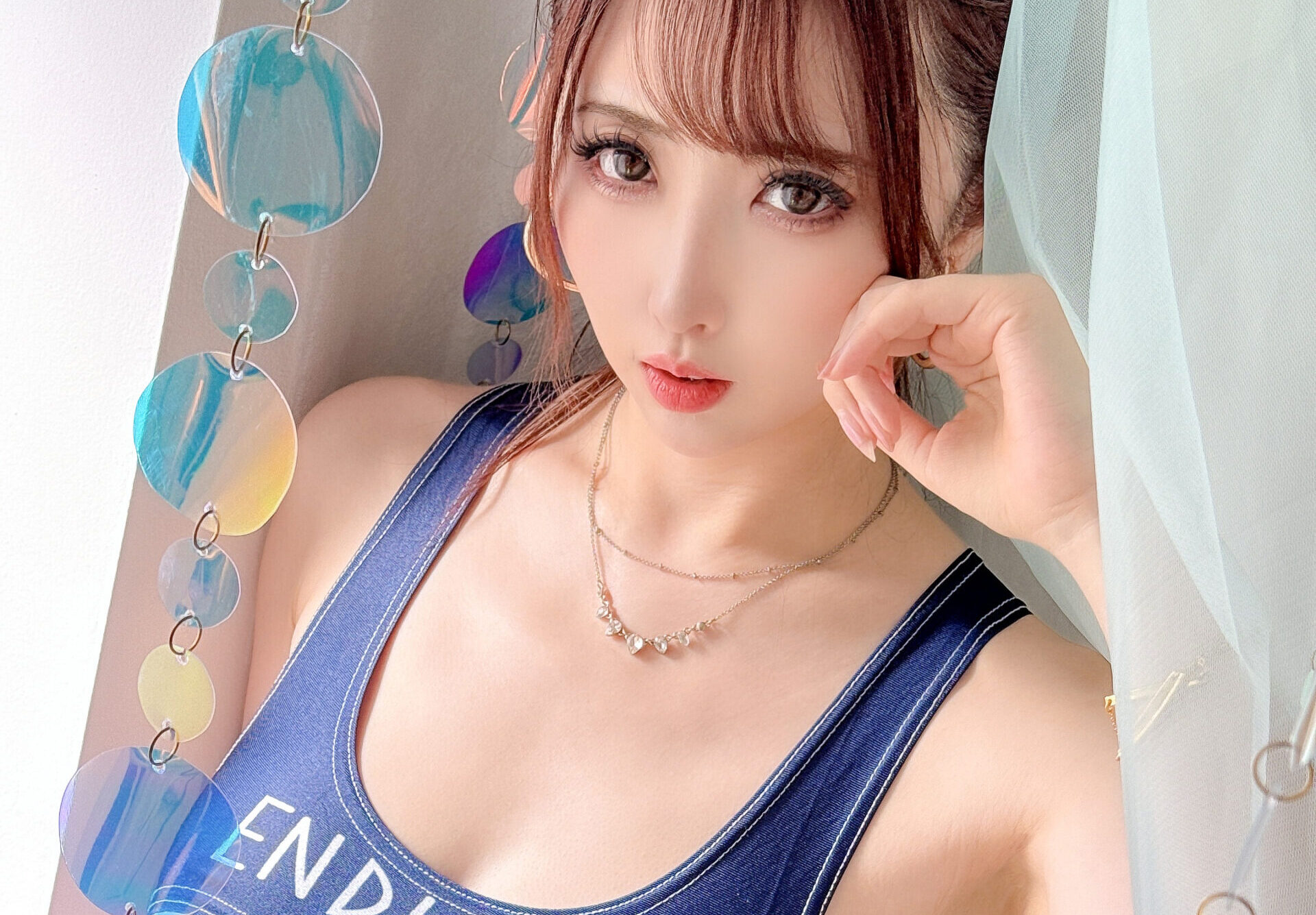 桃色れくが「下乳」際立つ「布面積の小さな衣装姿」をXで公開