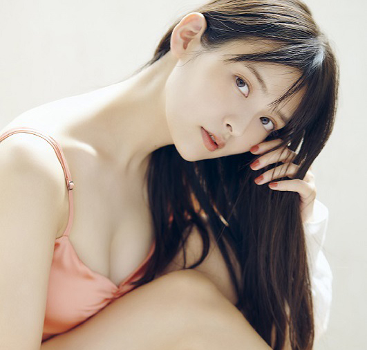 A(アダルト)からZ(随筆)まで見どころ満載!声優「上坂すみれ」4冊目のフォトブックが誕生日の12月19日に発売