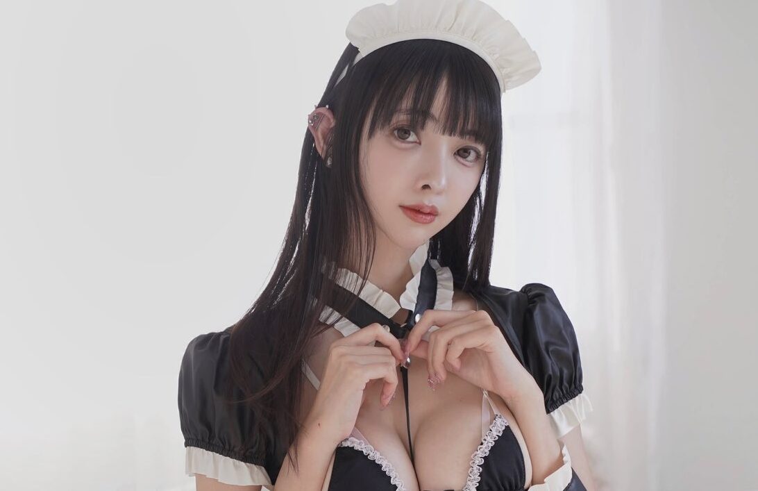 東堂ともが「肌の露出の多い」メイド姿をXで公開