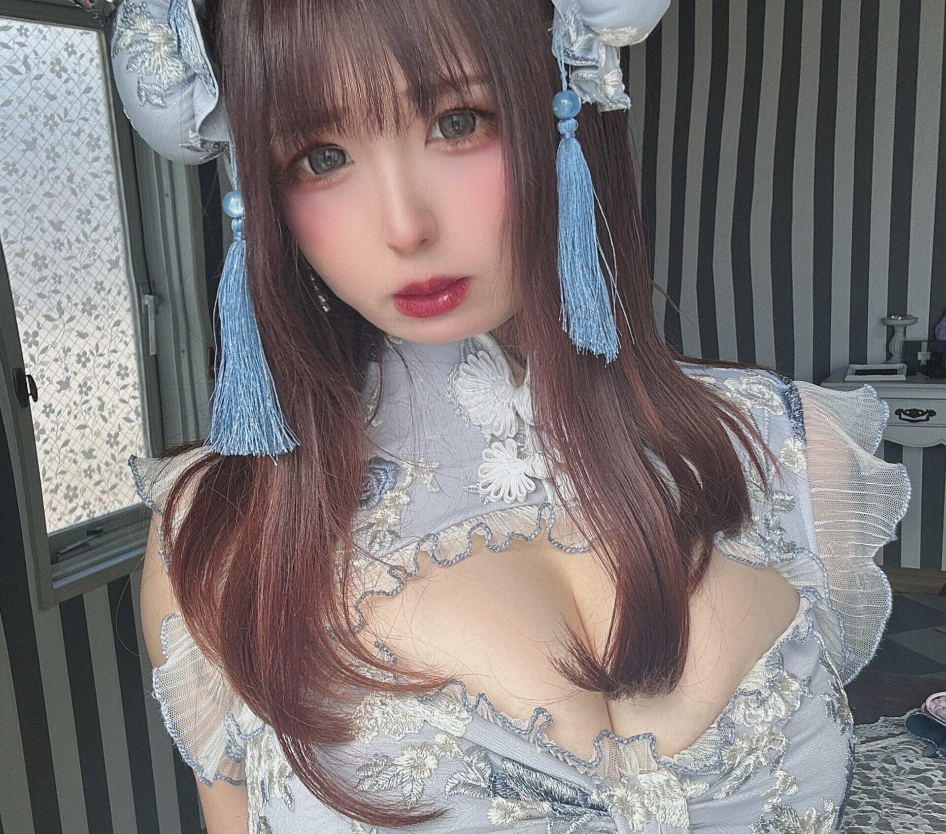 甘やかしたいファン続出♡まなたすが「セクシーであざと可愛い」チャイナ風コスプレをXで公開