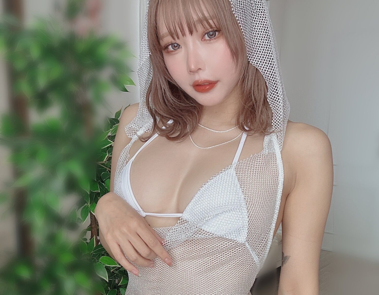 りなしぃが「スケスケ×マイクロビキニショット」をＸで公開！「いいね」は3700件超え