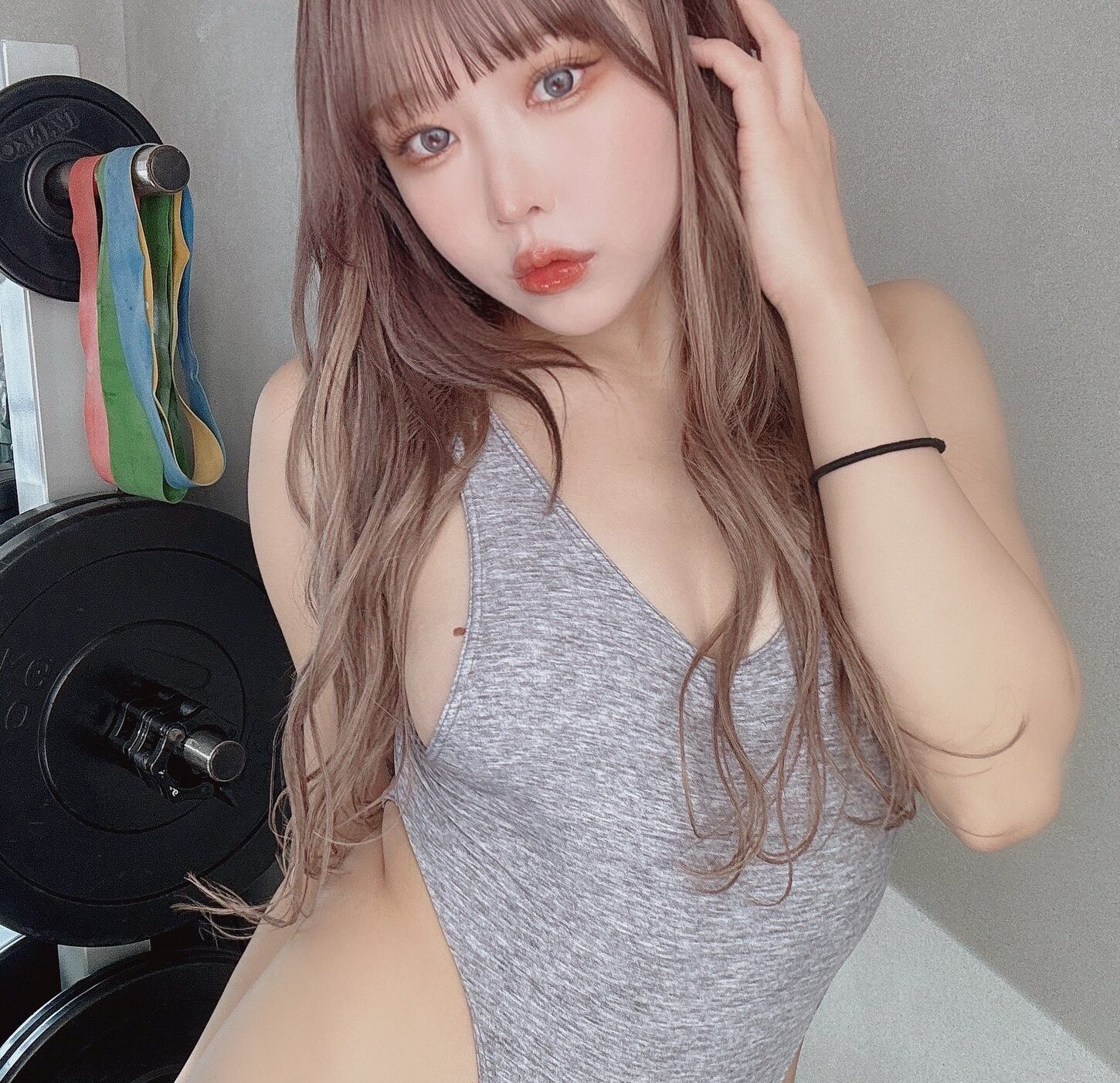 りなしぃが“胸のほくろをチラ見せ”した「ハイレグ姿」をXで公開！「いいね」は4800件超え