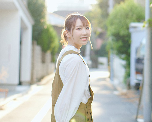 12月18日(金)発売の夏川椎菜最新フォトブック「夏川椎菜、なんとなく、くだらなく。」より新規先行カットが公開！