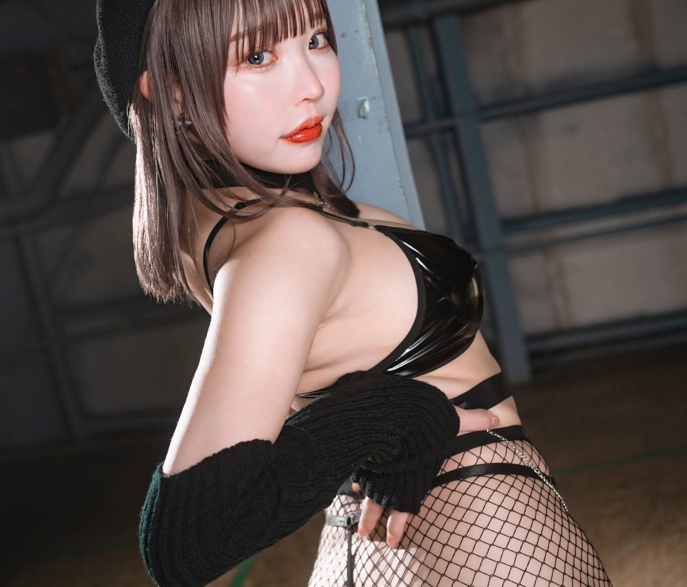 りなしぃが大胆な「網タイツショット」をXで公開！　「いいね」は5300件超え