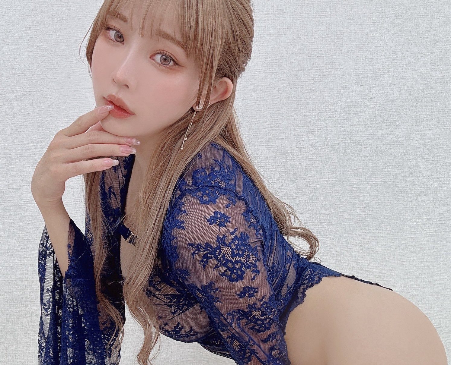 りなしぃが腰から太ももにかけての「セクシーライン」をXで公開