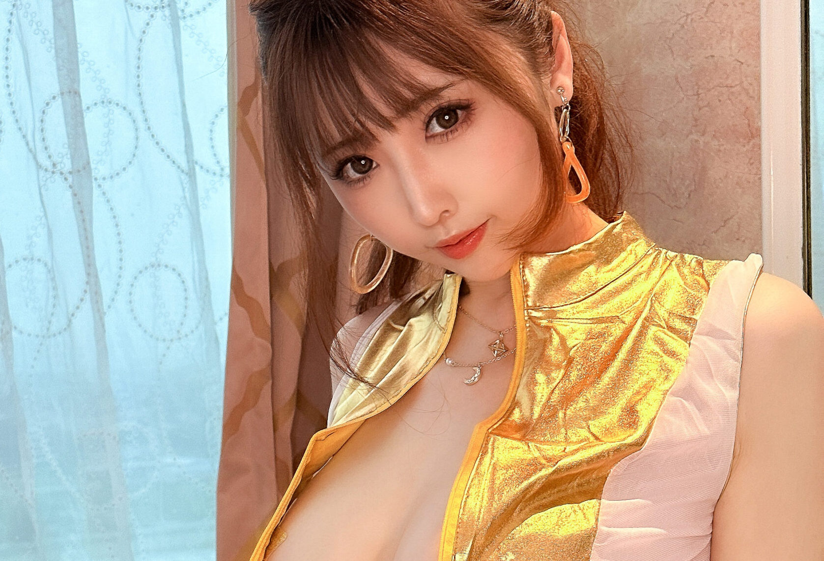 桃色れくが「あと少しで見えそうな衣装姿」をXで公開