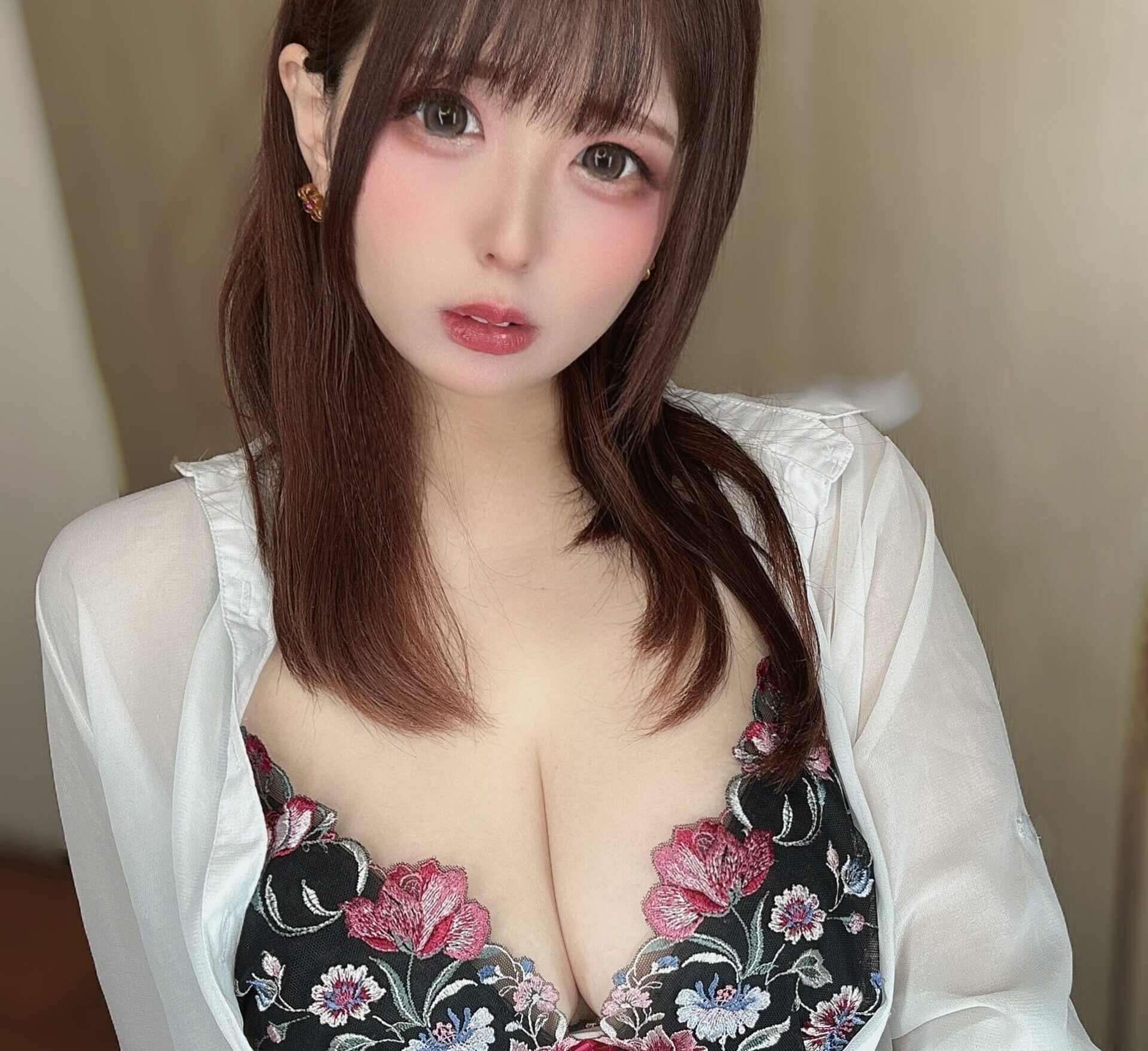 限界OLコスプレイヤー•まなたすが「あざとかわいいブラショット」をXで公開