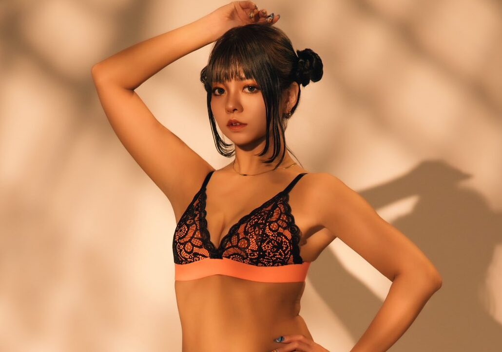 るたぴが「美ボディ際立つランジェリー姿」をXで公開