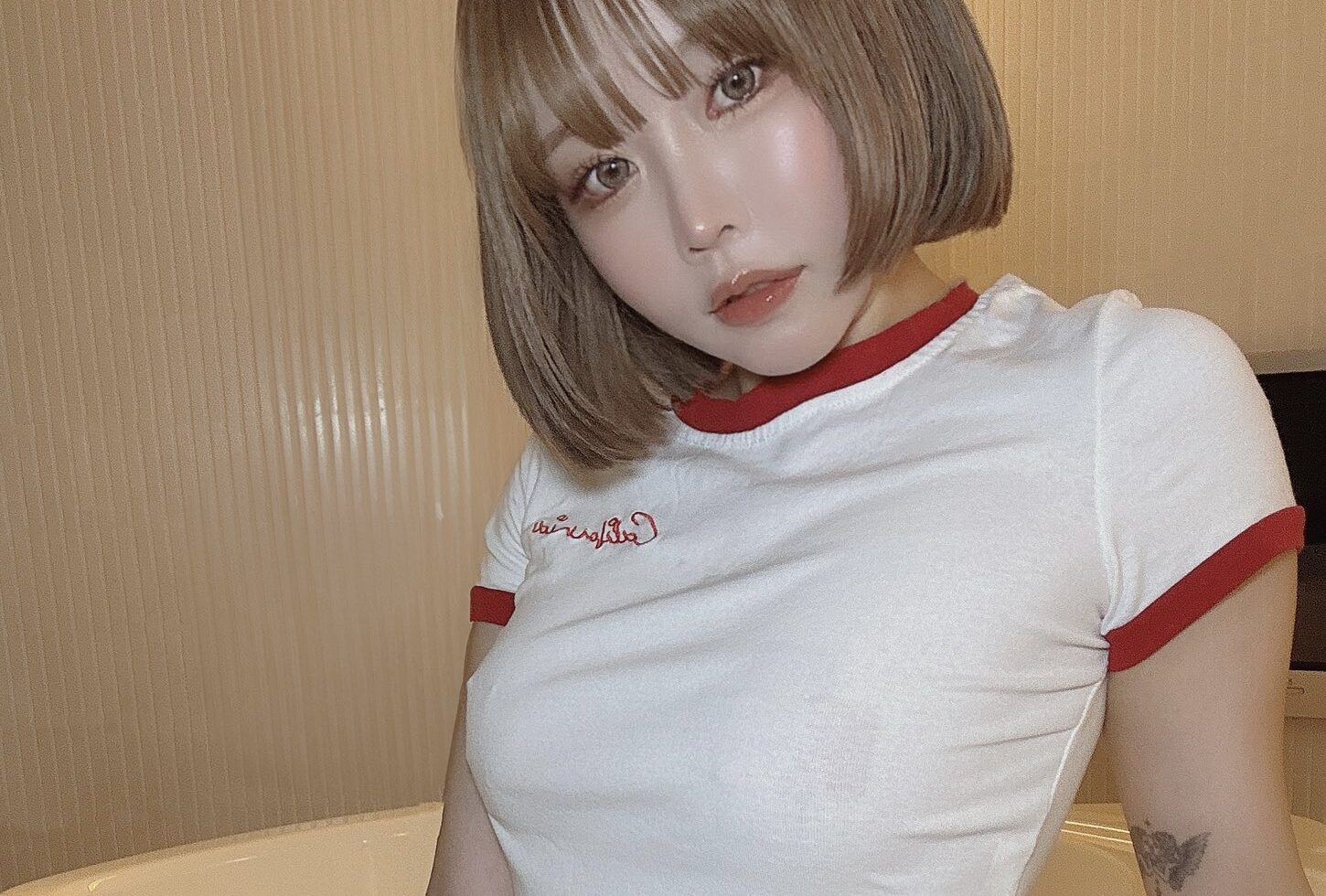 りなしぃが「鼠径部」あらわな衣装姿をXで公開