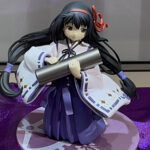 巫女服姿の暁美ほむらフィギュア＆痛印堂特製チタン痛印