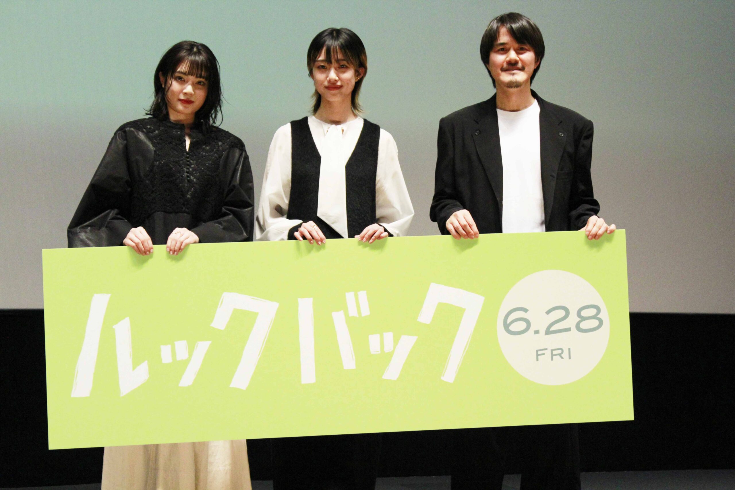 左から、吉田美月喜さん（京本役）、河合優実さん（藤野役）、押山清高監督