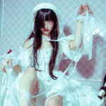 「令和のバズ女王」高嶺ヒナ、1st写真集の発売イベントでついに"降臨"!現像の方法も収録した特典ブックがついてくる