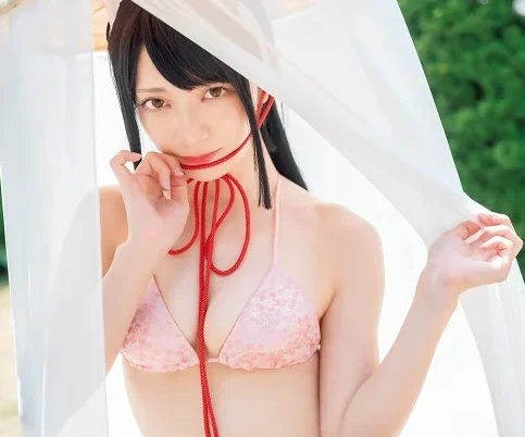 「はだけたセーラー服」から見えるランジェリーにドキッ!人気コスプレイヤー・尊みを感じて桜井が少年誌のWeb版に登場