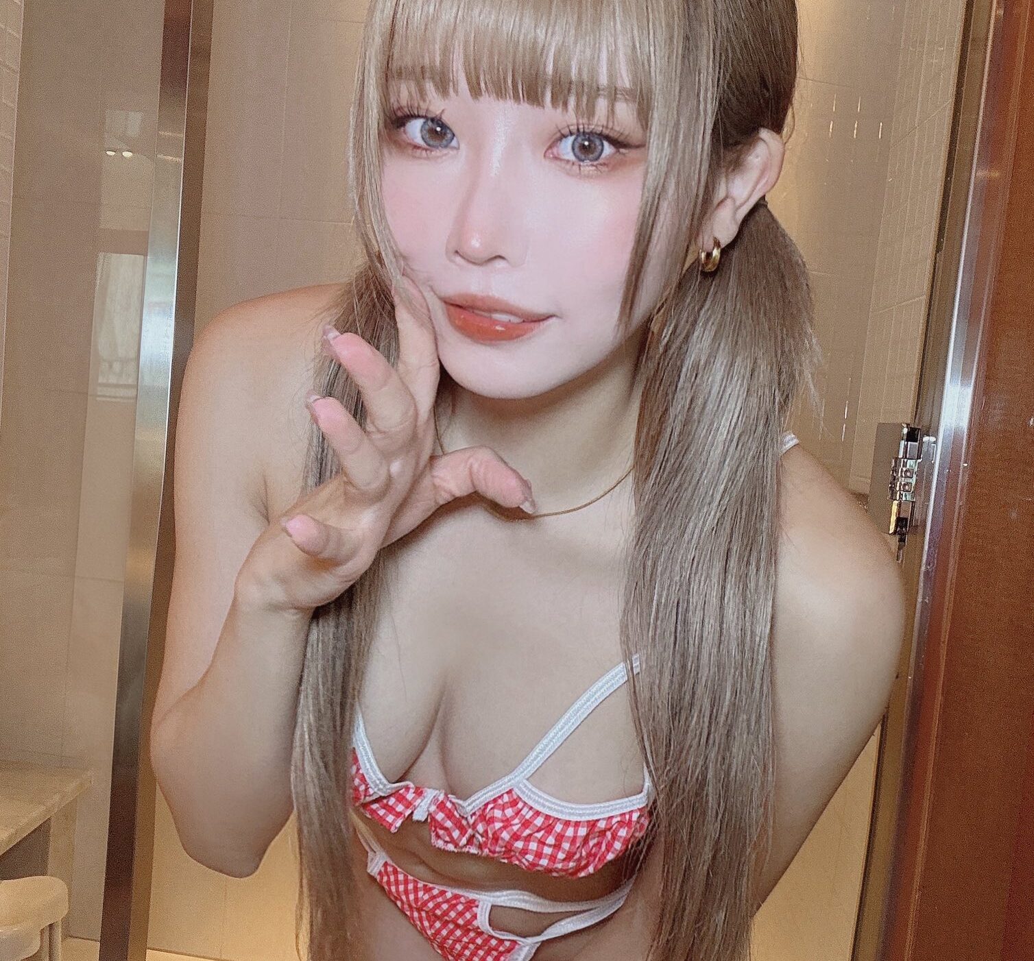 「一緒に入ろ？」りなしぃが‟セクシーな水着姿”をXで公開