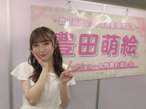 「景色も私自身もエモくありたい」…豊田萌絵、2nd写真集発売前イベントにて写真集への想いを語る