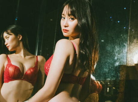 汗ばむ「ランジェリー姿」がたまらない！永尾まりやの「最新デジタル写真集」から誌面カットが公開