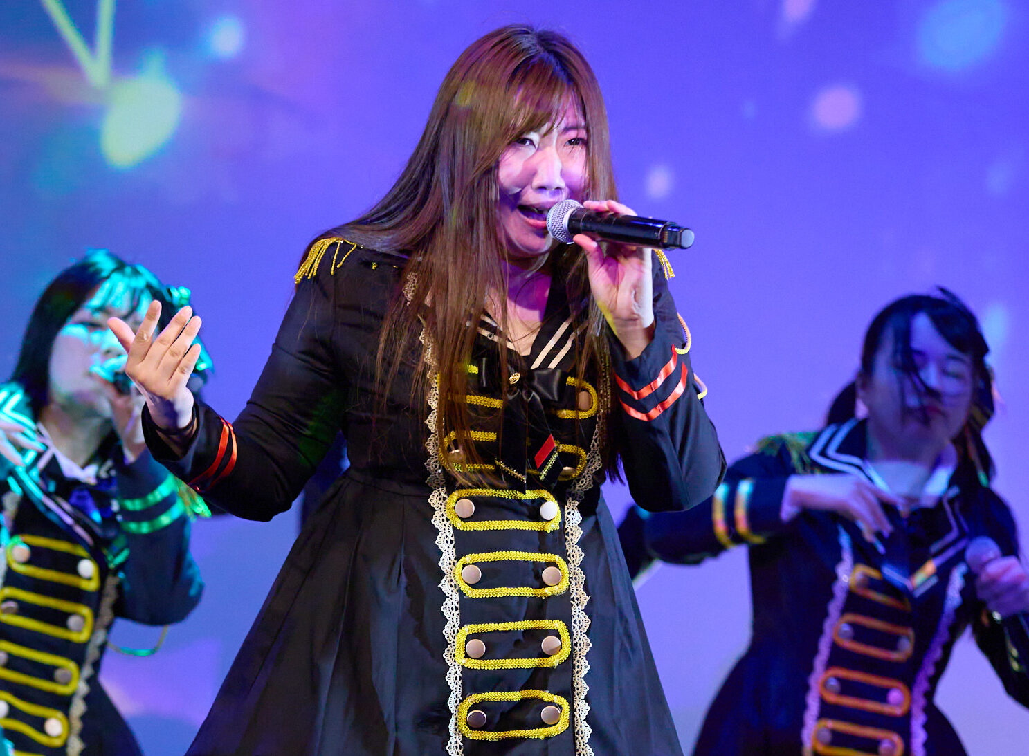 学園系アイドルグループ「燃えこれ学園」黒いミニワンピースに着替えて熱唱！熊野はる「新衣装候補で終わらせたくない」