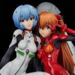 『新世紀エヴァンゲリオン【プレミアム限定版】』13巻より貞本義行氏の描いた表紙イラストを完全フィギュア化!