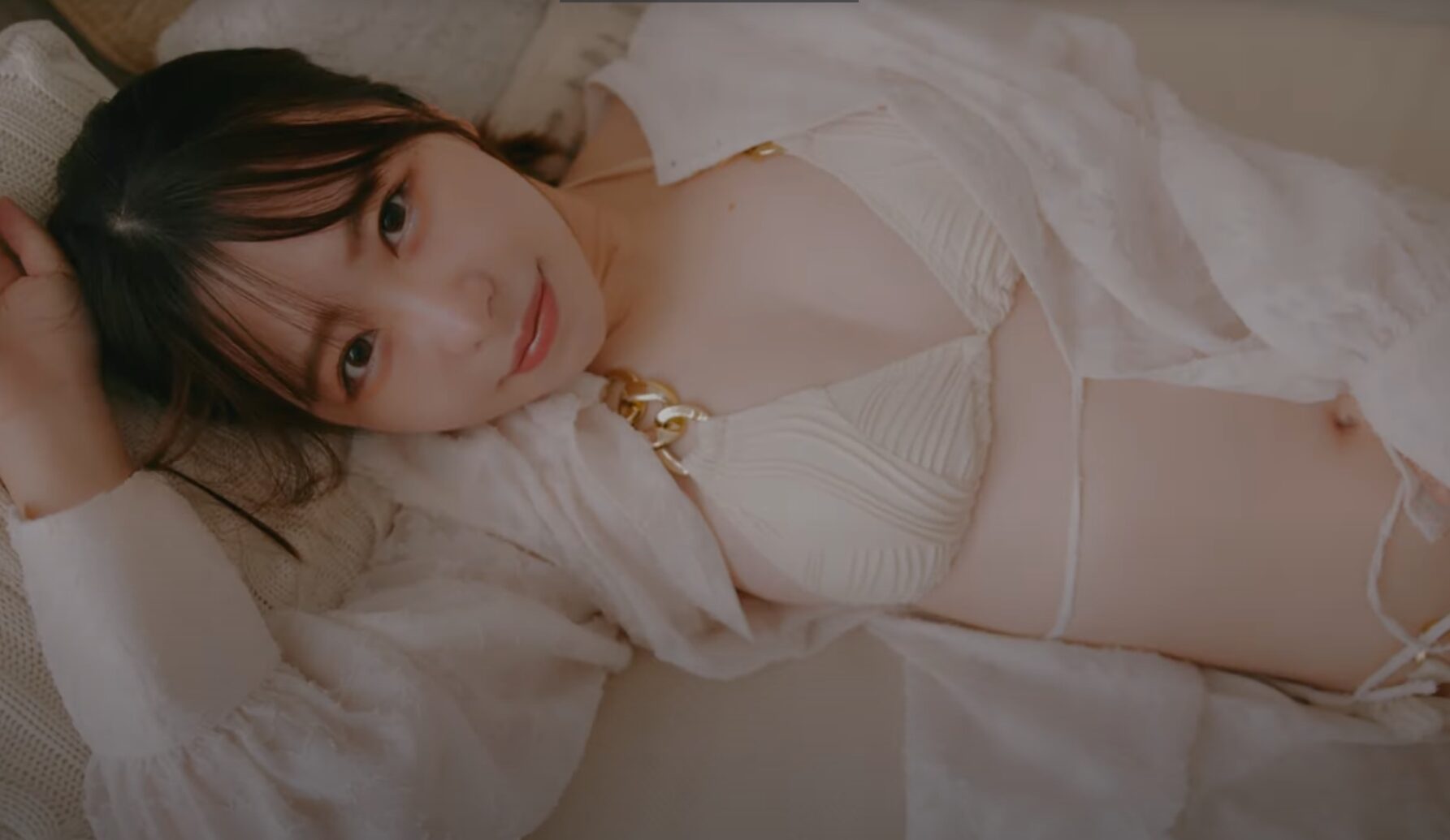 水着から「はち切れんばかりの胸」がたまらない！瑚都が出演する動画がYouTubeで公開