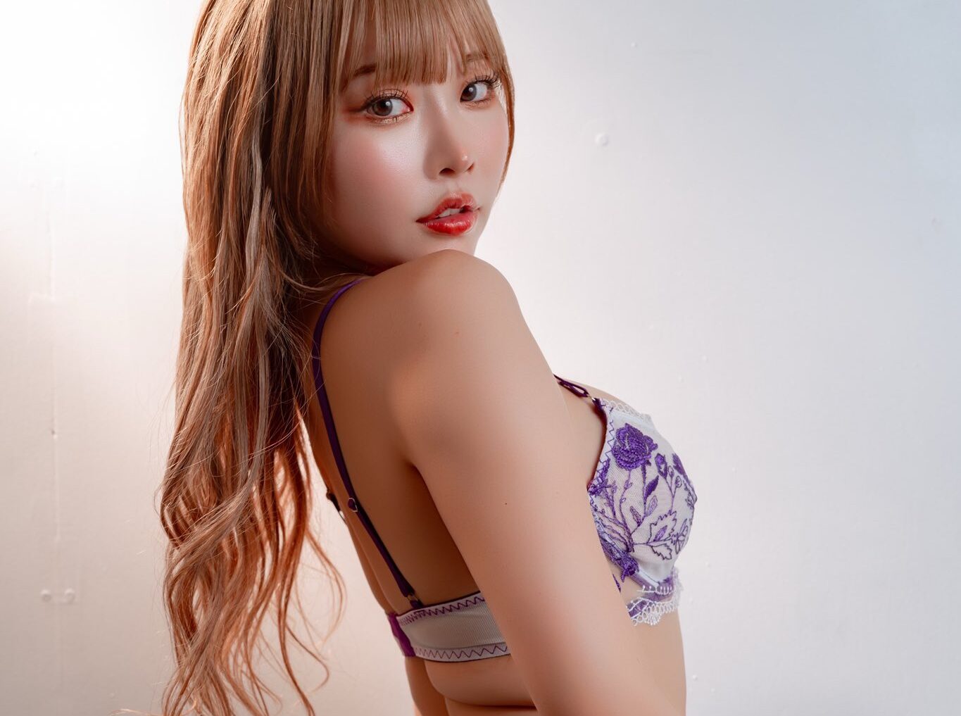 りなしぃ、「桃尻あらわなランジェリー姿」をXで公開