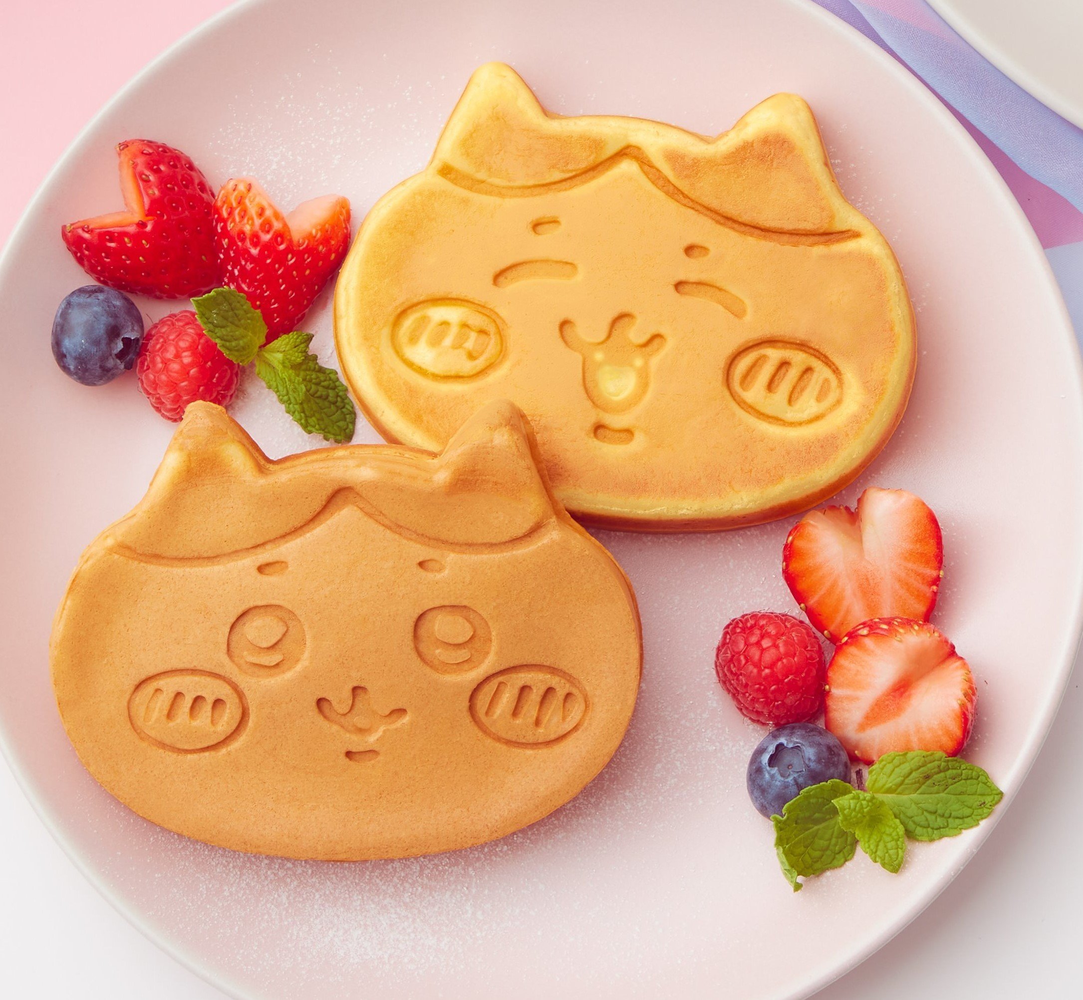 簡単に「ハチワレ」の顔の形に！『ちいかわ』のパンケーキメーカーが予約受付スタート