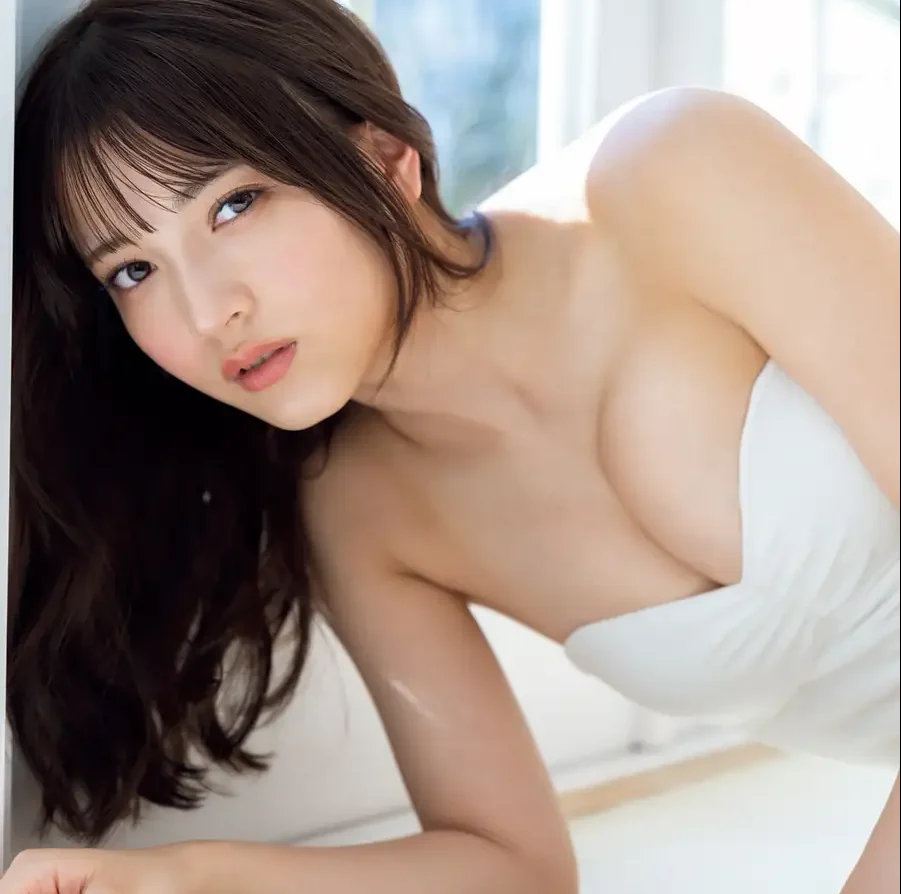 「かわいい彼女」と豪邸で過ごす甘い時間！Peel the Apple・黒嵜菜々子が週刊誌の表紙＆巻頭グラビアに登場