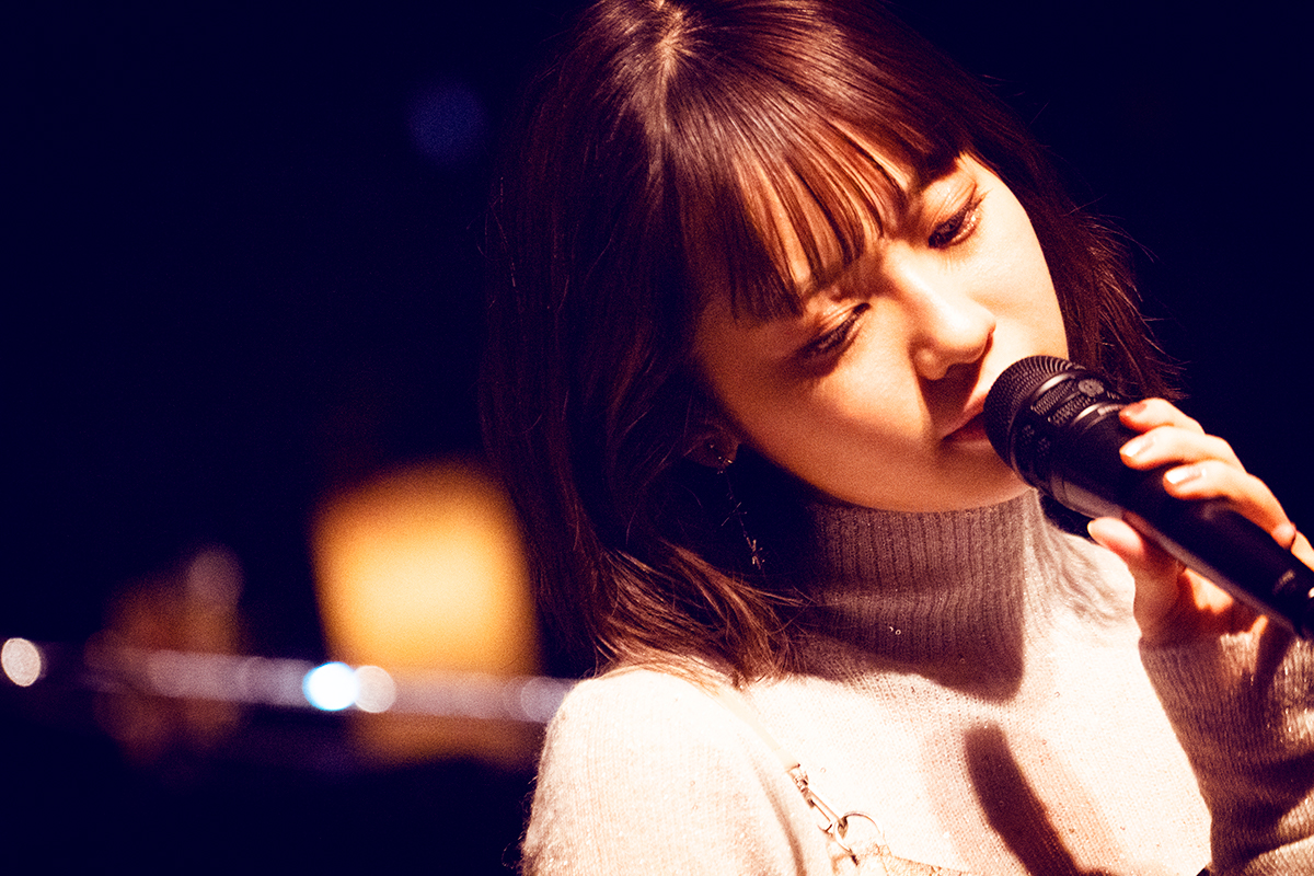 楠木ともり、生配信ライブ「Kusunoki Tomori Birthday Candle Live『MELTWIST』」のオフィシャルライブレポートが到着！