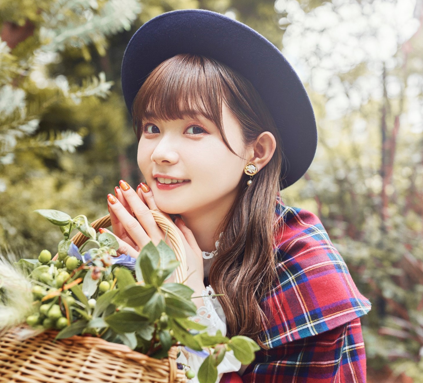 声優・諏訪ななかの新曲「Fine Days」の新アーティスト写真が公開！TVアニメ『新米錬金術師の店舗経営』EDテーマ