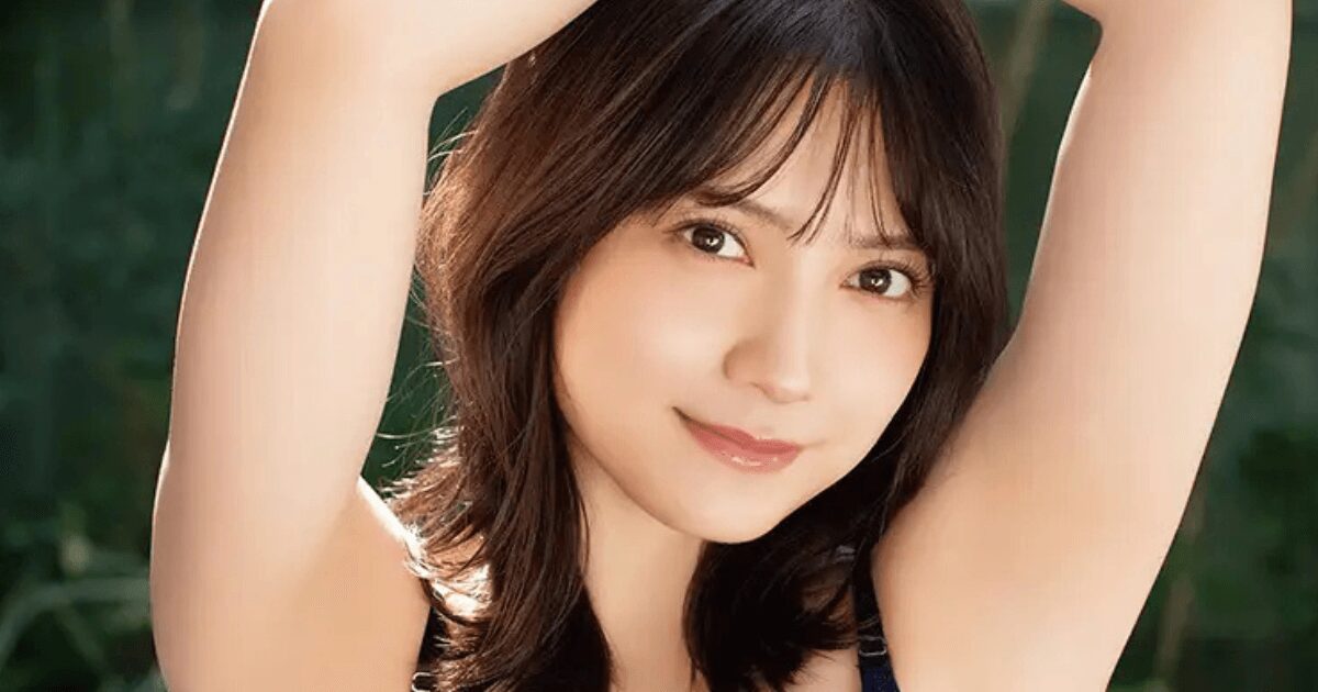 女の色気ただよう「黒ビキニ姿」がたまらない！桃月なしこが雑誌の表紙と巻頭グラビアに登場