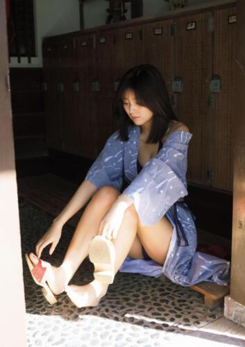 峰島こまき：撮影/中山雅文　ヘアメイク/円谷歩美　スタイリング/春原愛子