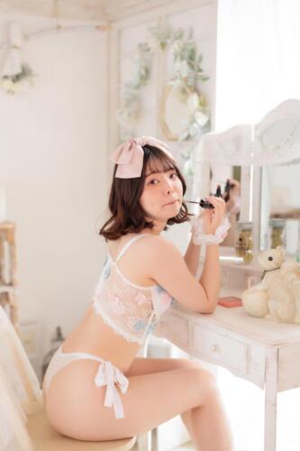 やなぎばころん(C)光文社/週刊FLASH写真◎清田大介