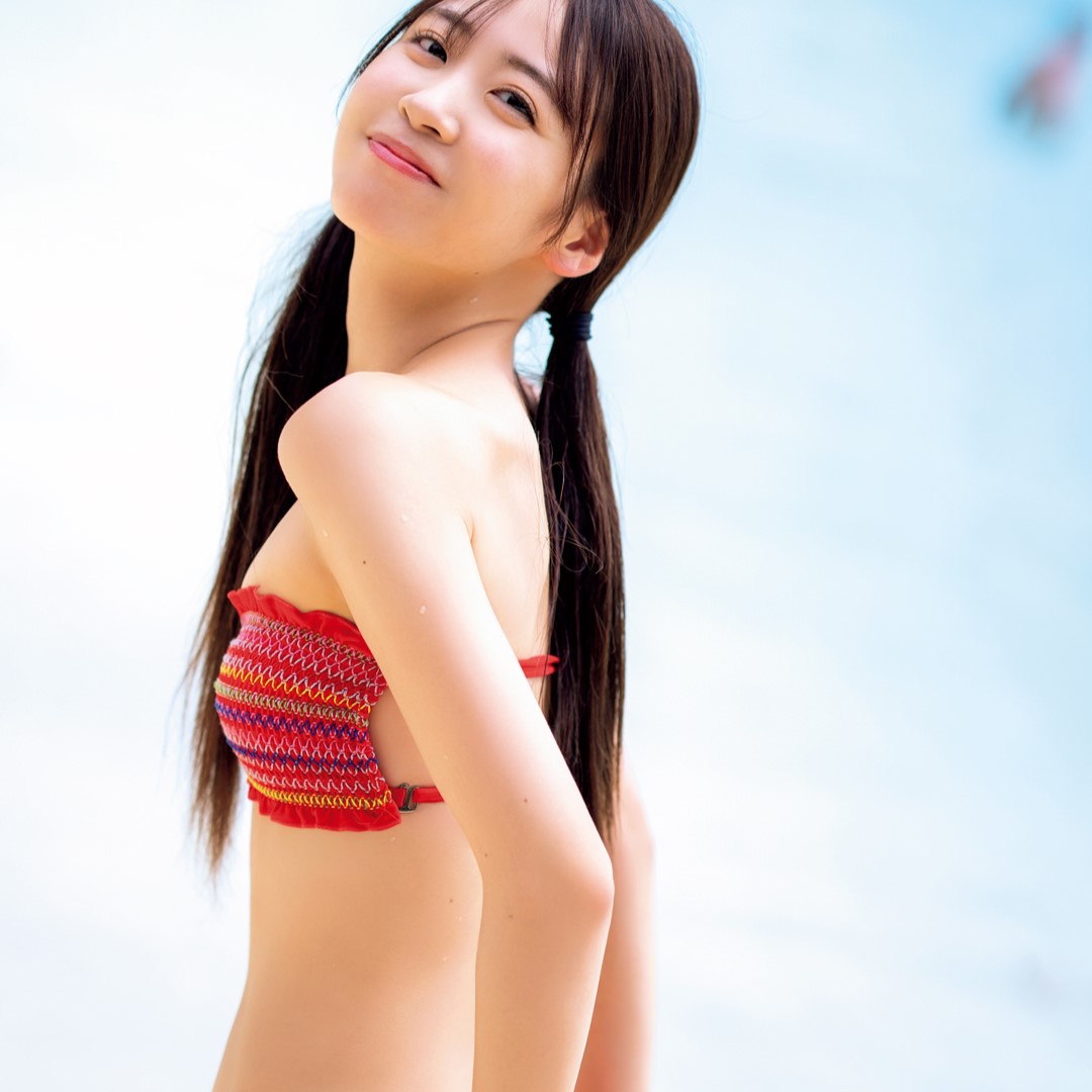 「キュートすぎる水着姿」のトリコになること間違いなし！櫻井優衣が週刊誌のグラビアページに登場