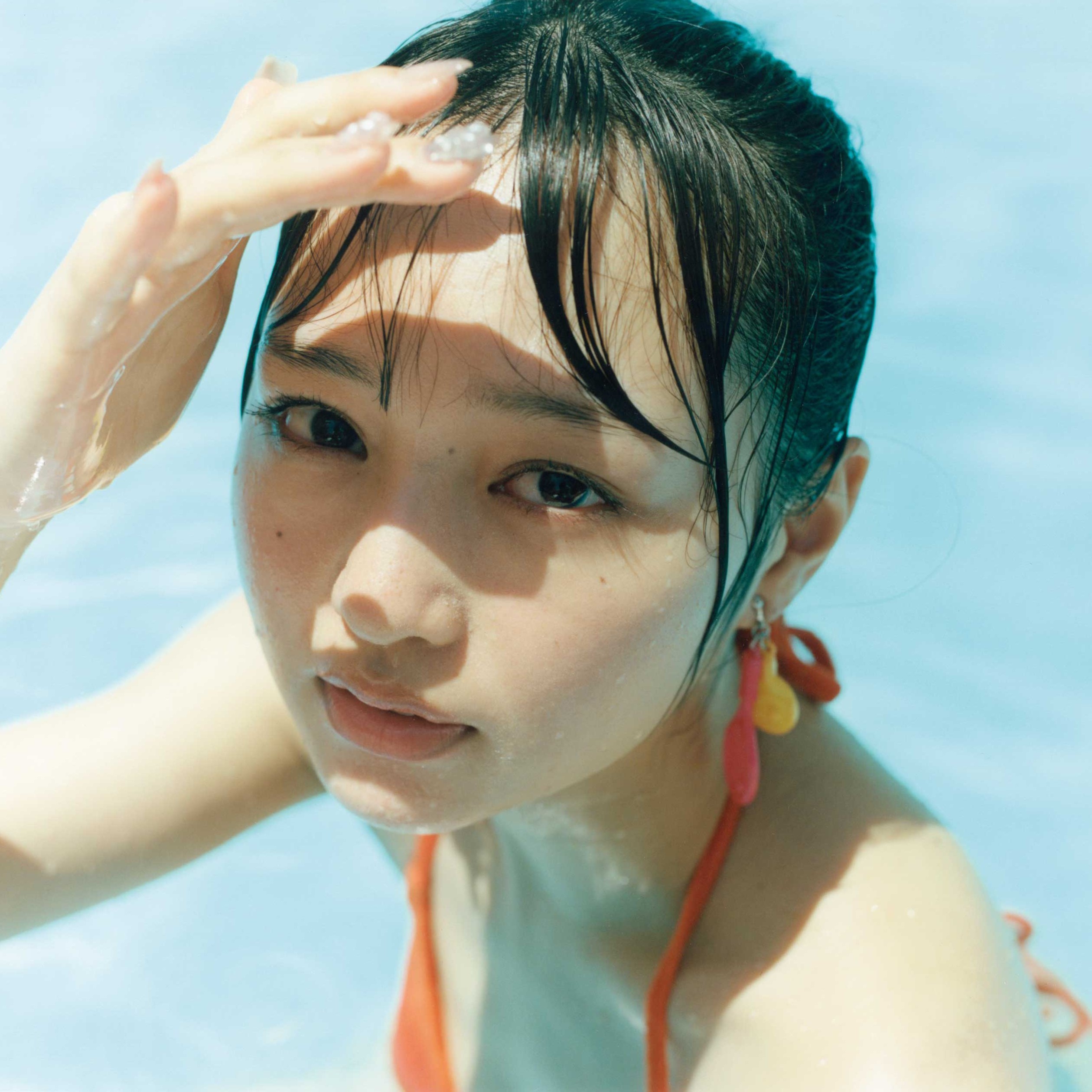 太ももが透けた「白ワンピ姿」も！那蘭のどか（iLiFE!）の1st写真集から表紙と先行カットが公開