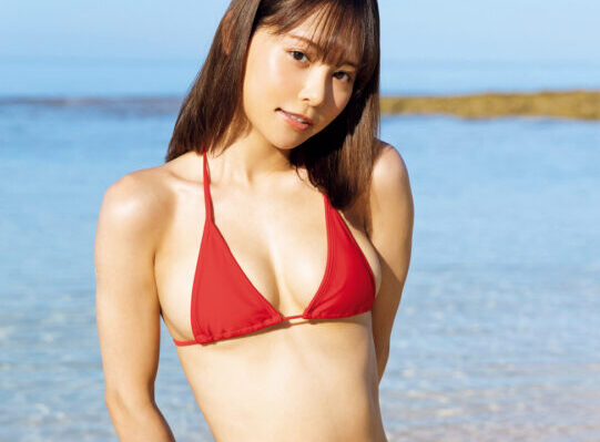 「魅惑の水着姿」に目が釘付け！遠藤まめ・白石時・宮川みやびが週刊誌のグラビアページに登場