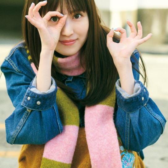 「かわいすぎる笑顔」に癒される!福本莉子が週刊誌のグラビアページに登場