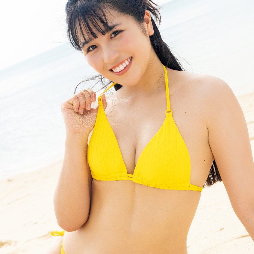 恥ずかしながら「下乳」を見せる表情がたまらない！白石時が週刊誌でグラビアに初挑戦
